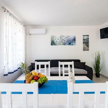 Apartments Dora Вантачичи Екстериор снимка