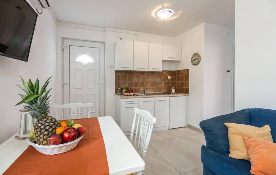 Apartments Dora Вантачичи Екстериор снимка