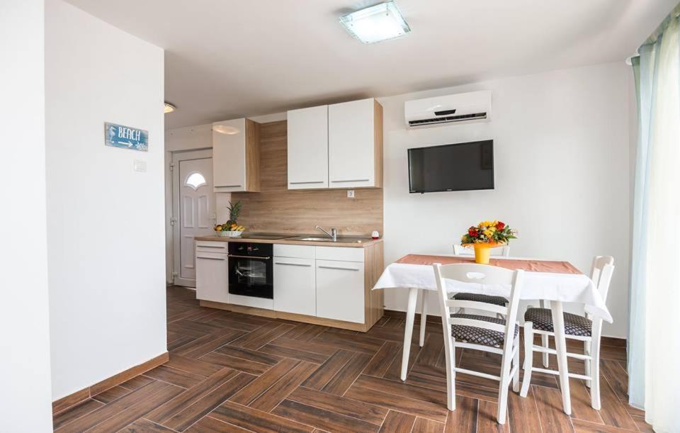 Apartments Dora Вантачичи Екстериор снимка