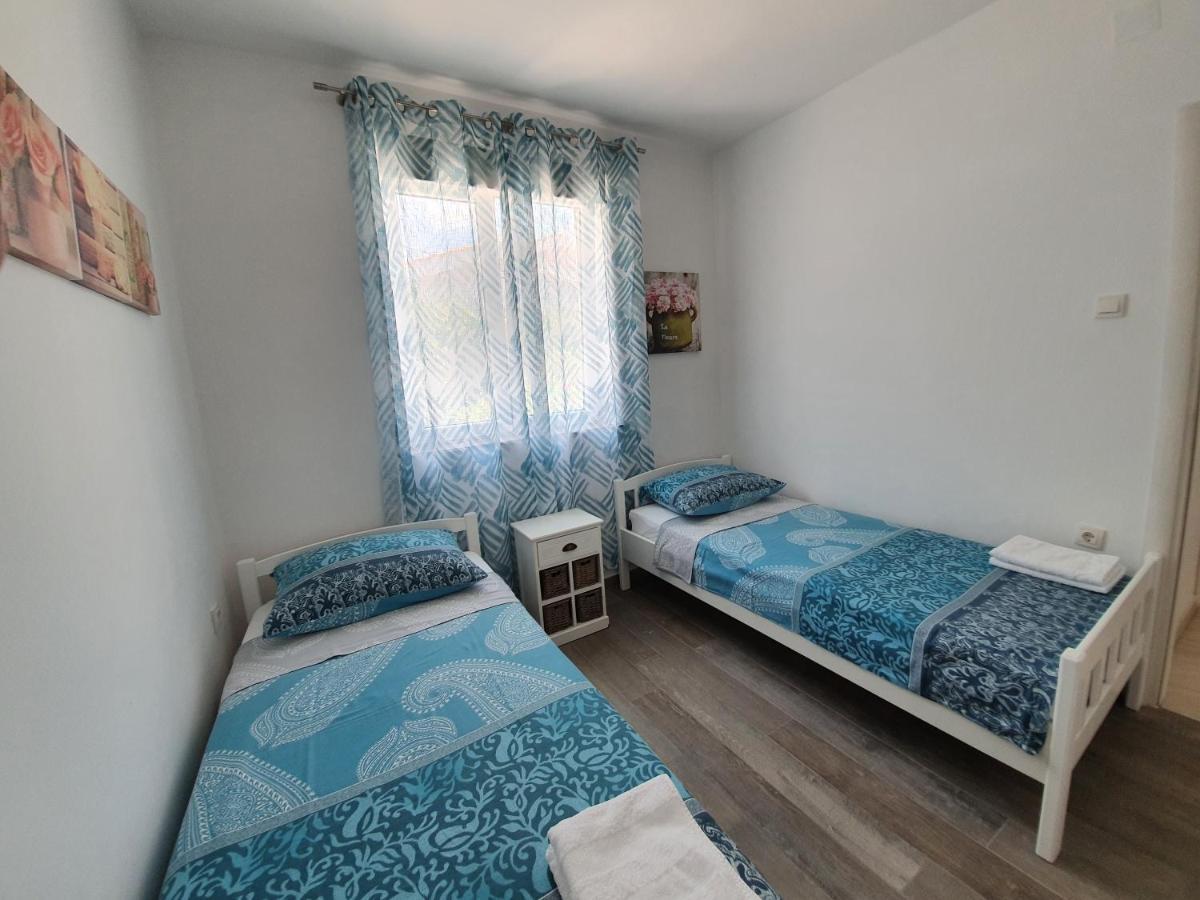 Apartments Dora Вантачичи Екстериор снимка