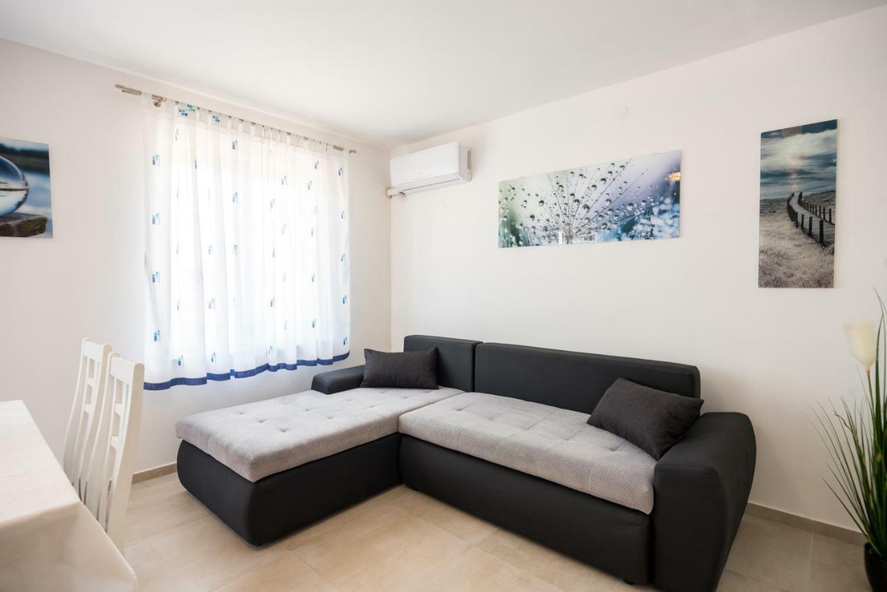 Apartments Dora Вантачичи Екстериор снимка